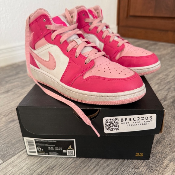 Youth Air Jordans - Picture 2 of 4